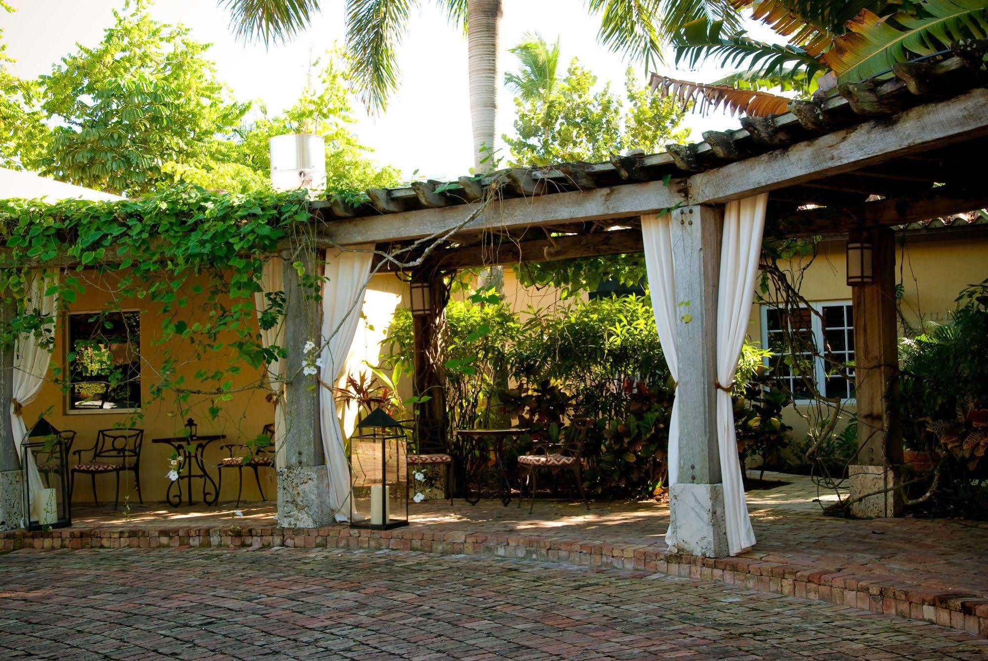 Hotel Escalante North North Naples Екстериор снимка