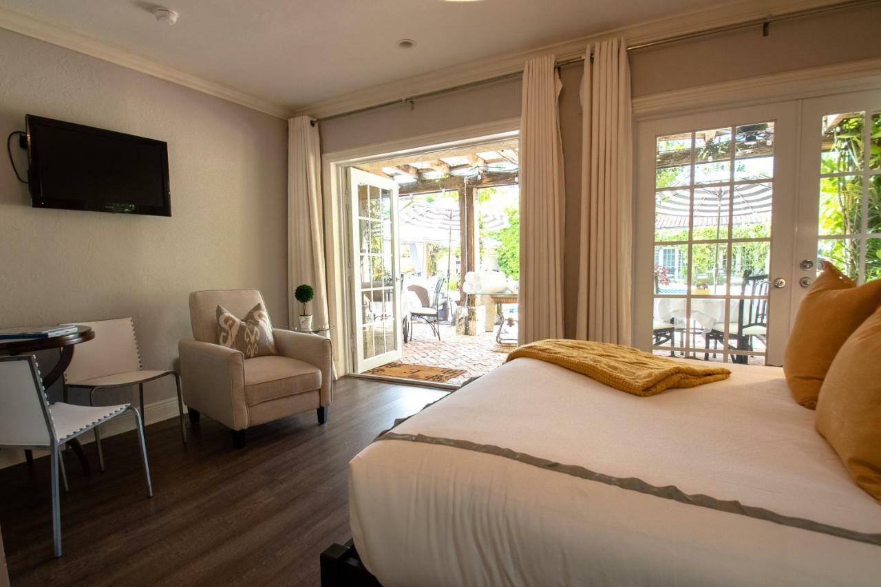 Hotel Escalante North North Naples Екстериор снимка